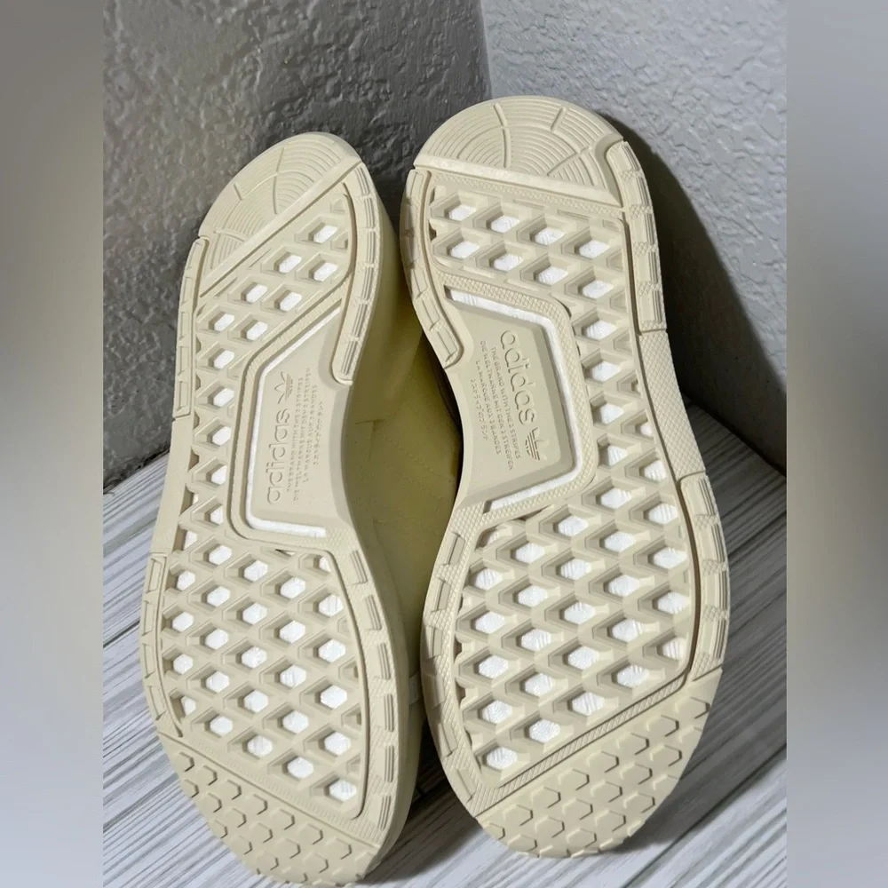 Adidas NMD V3 Women's Running Shoes sneaker off white‎ sand Size 7 GZ2135